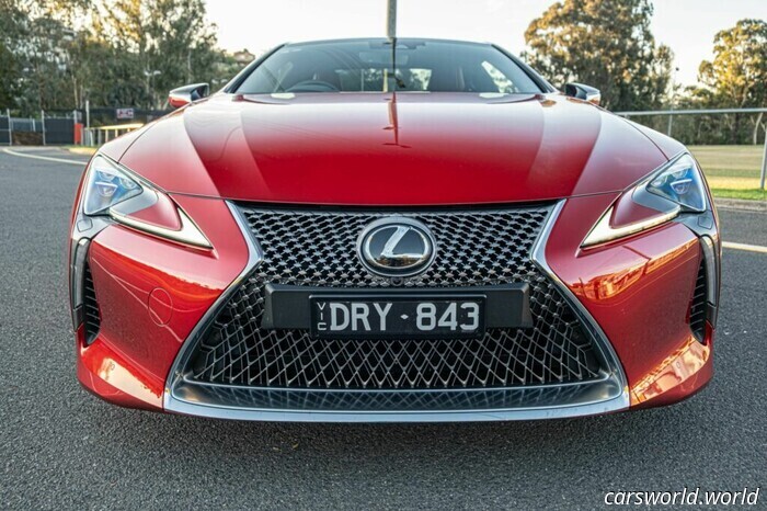 Diez años después, el Lexus LC500 V8 sigue haciendo que el futuro parezca sobrevalorado | Reseña | Carscoops